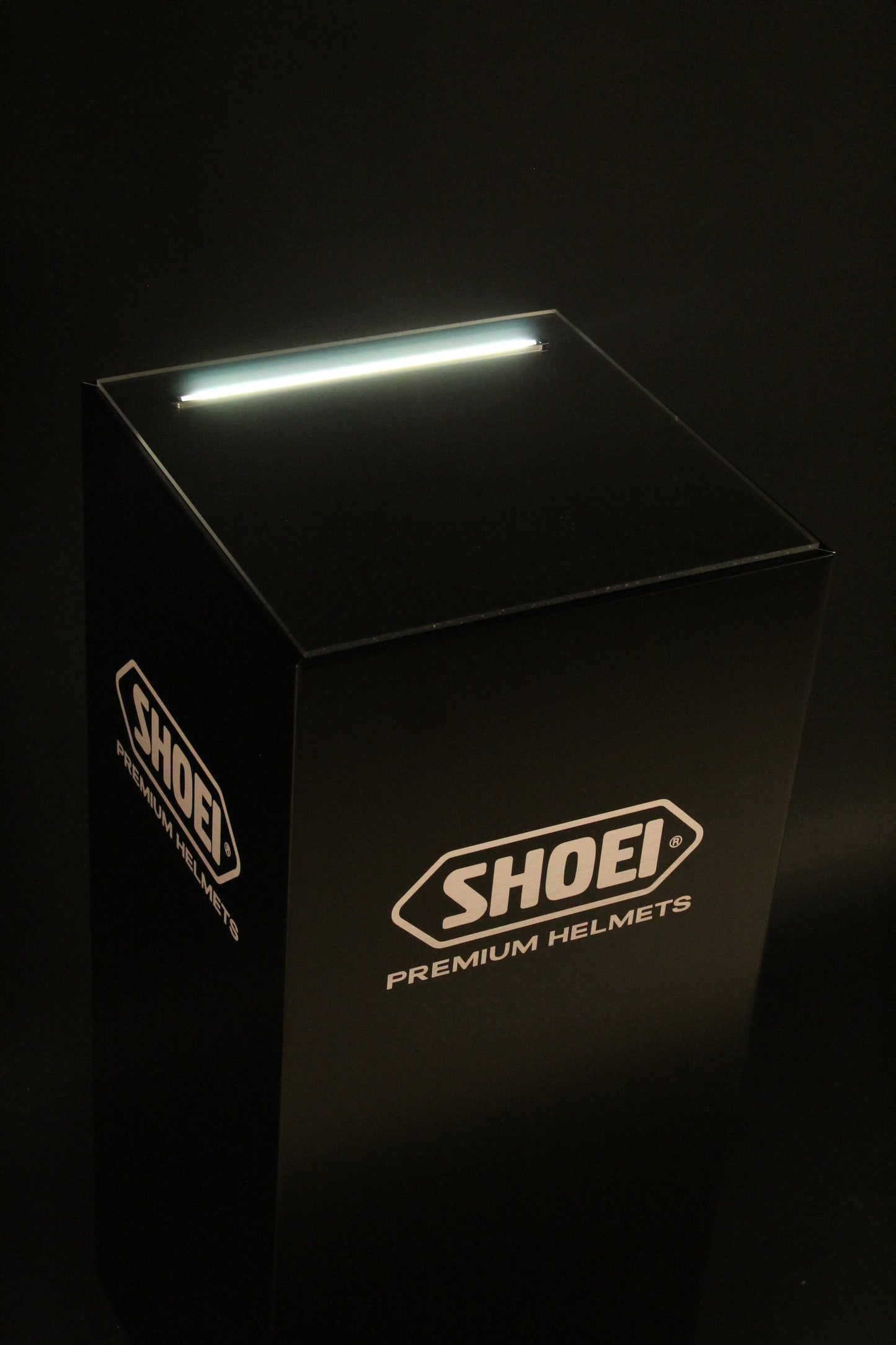 présentoir totem avec socle pour cloche