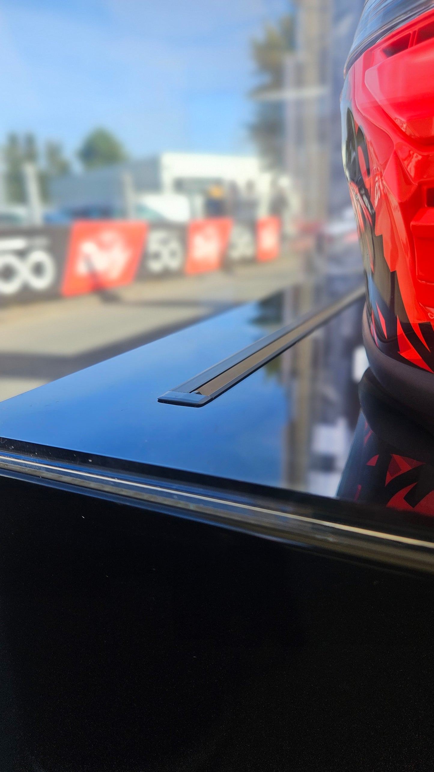 éclairage LED minimaliste du présentoir totem Aura